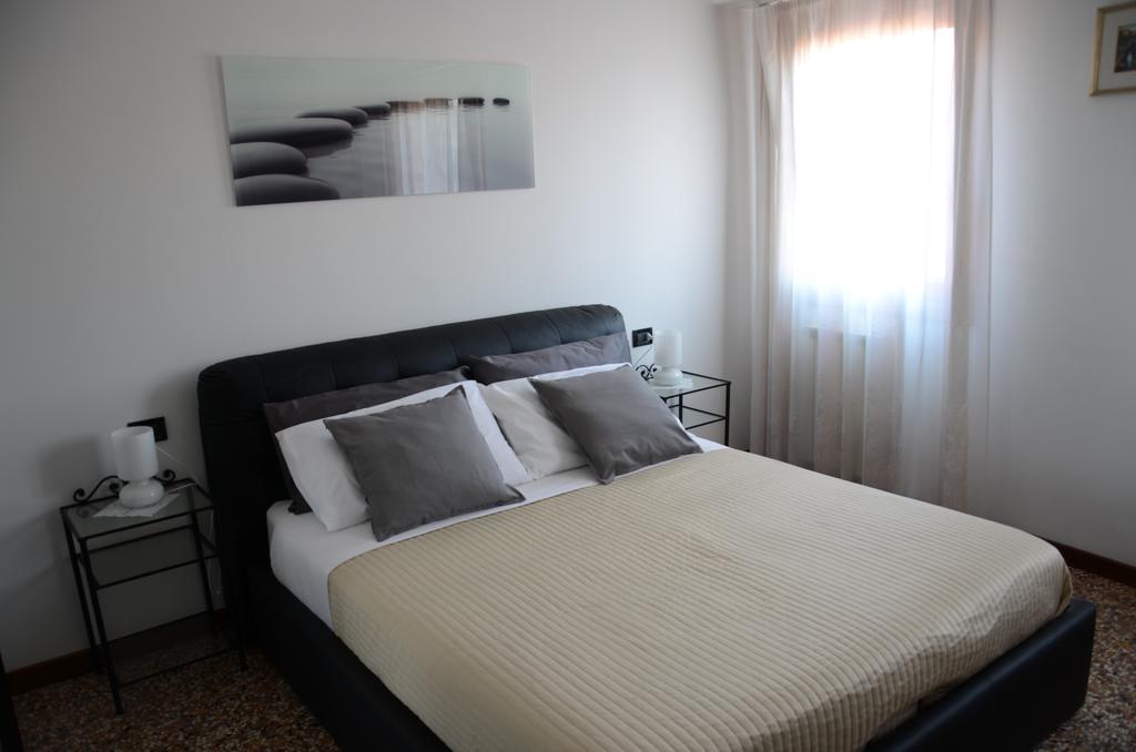 Ca' Delfina Holiday Home Veneţia Cameră foto