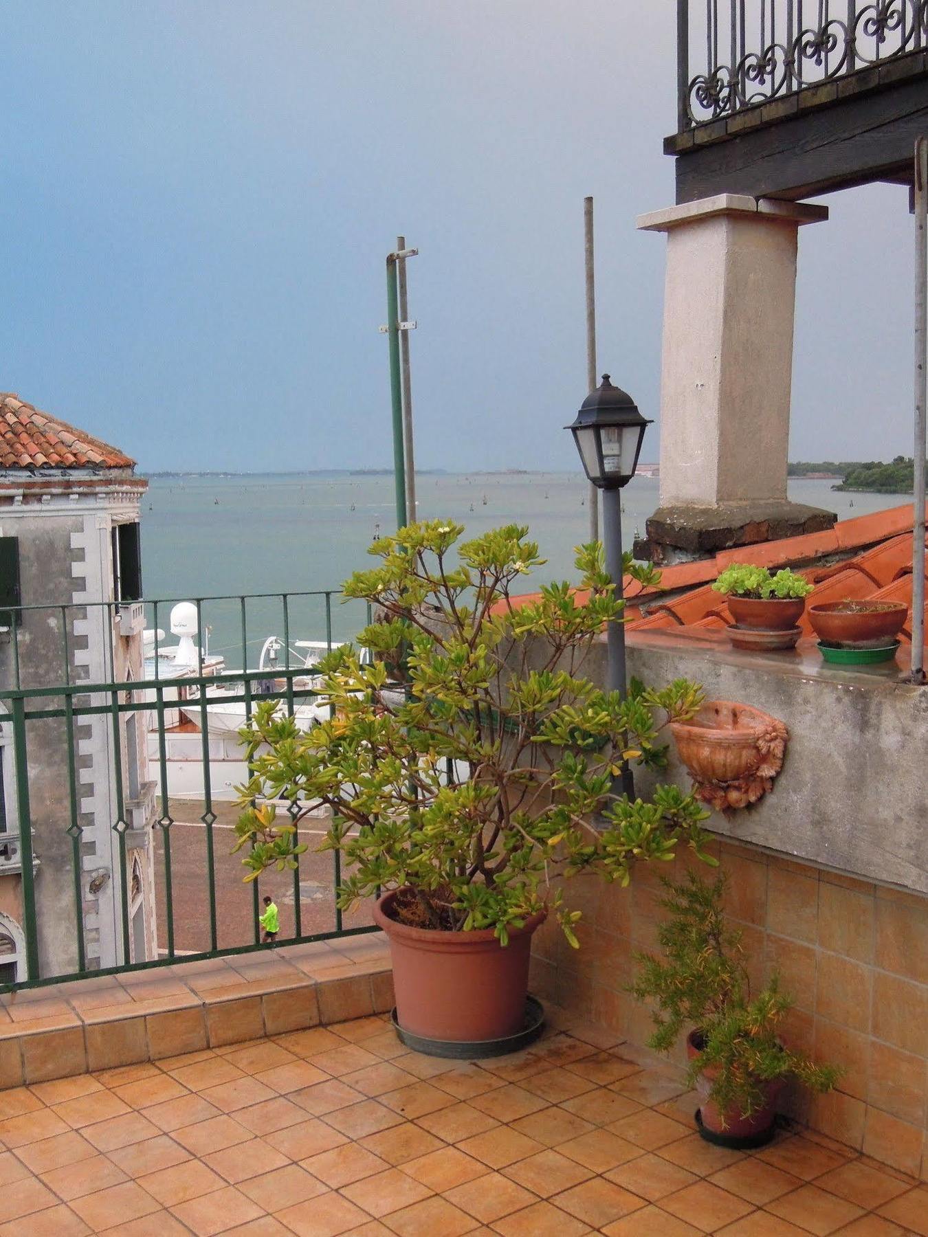 Ca' Delfina Holiday Home Veneţia Exterior foto